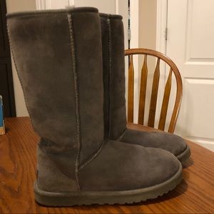 Classic tall grey Ugg’s size 8